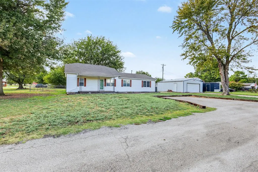 Photo 40 — 207 SW 9th Street, Minco, OK 73059