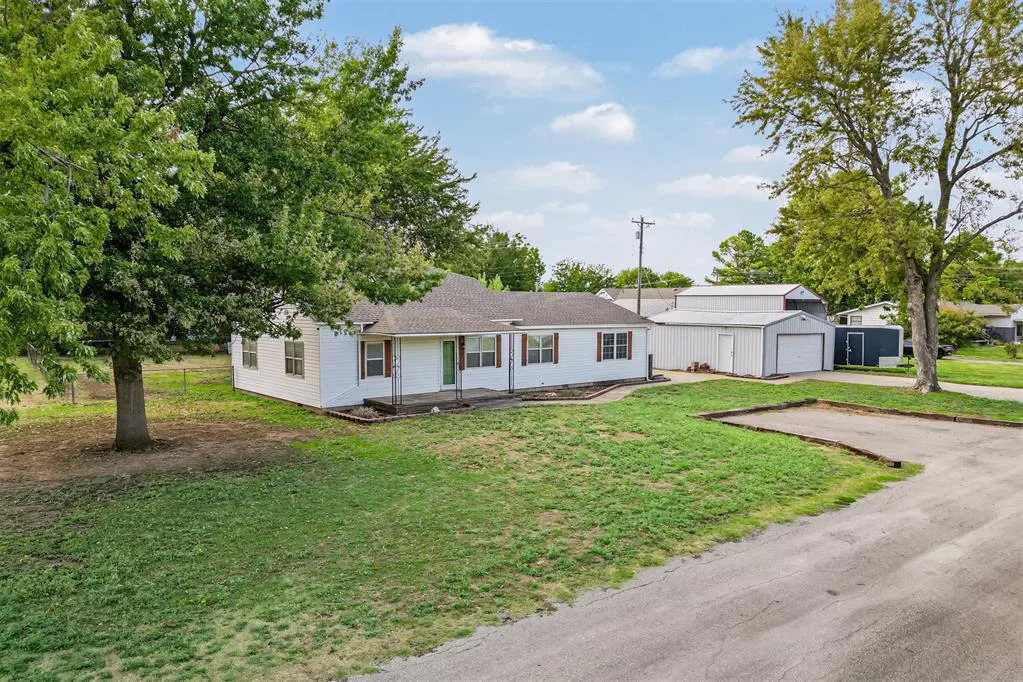 Photo 42 — 207 SW 9th Street, Minco, OK 73059