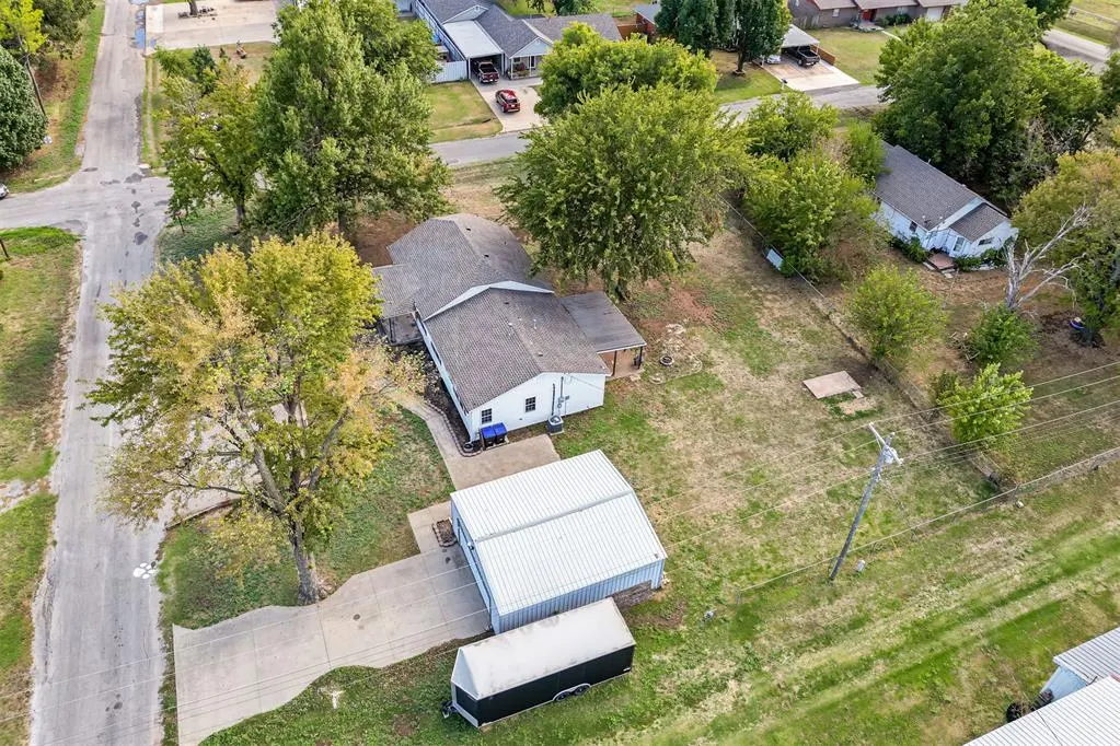 Photo 44 — 207 SW 9th Street, Minco, OK 73059