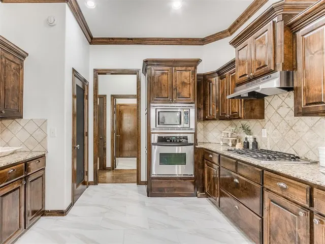 Photo 7 — 2433 Glenmere Drive, Edmond, OK 73003