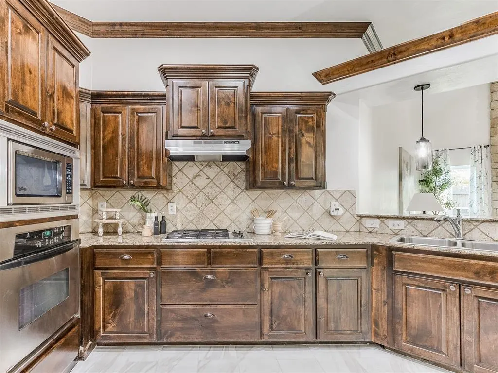 Photo 8 — 2433 Glenmere Drive, Edmond, OK 73003
