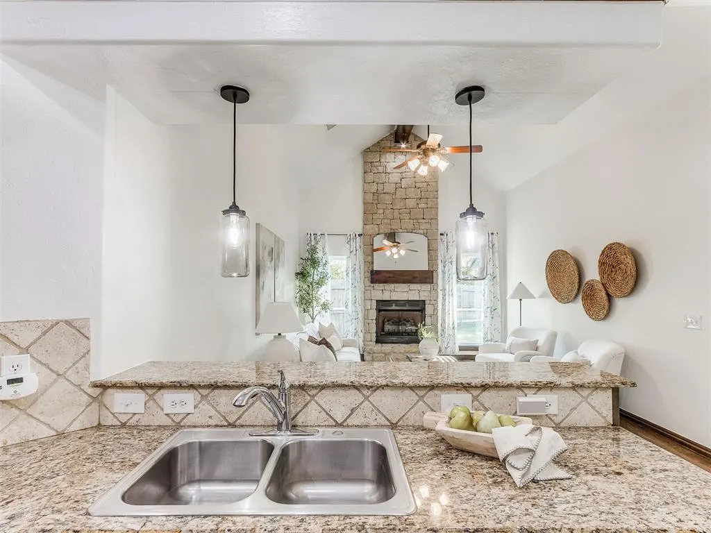 Photo 9 — 2433 Glenmere Drive, Edmond, OK 73003