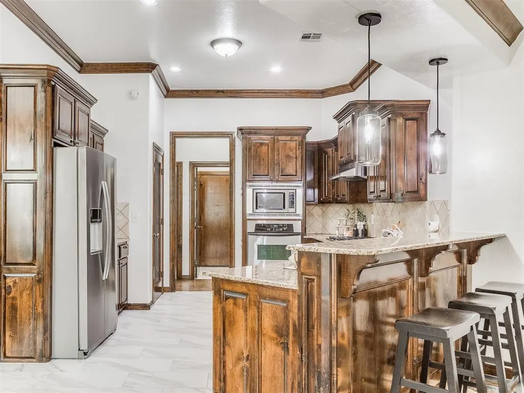 Photo 12 — 2433 Glenmere Drive, Edmond, OK 73003