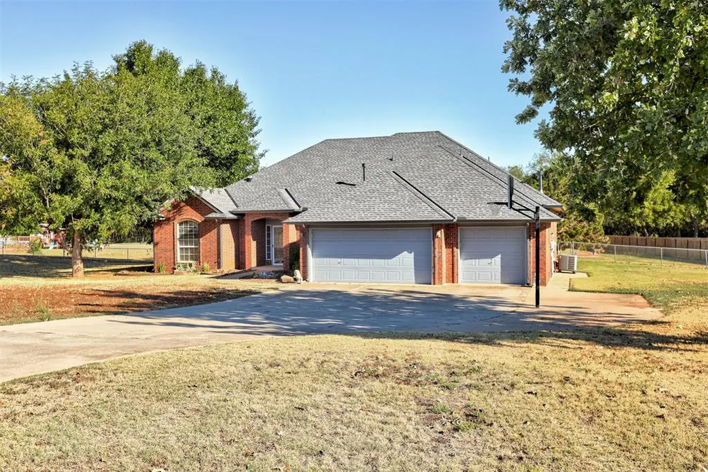 Front exterior — 3007 NE Winding Creek Lane, Piedmont, OK 73078