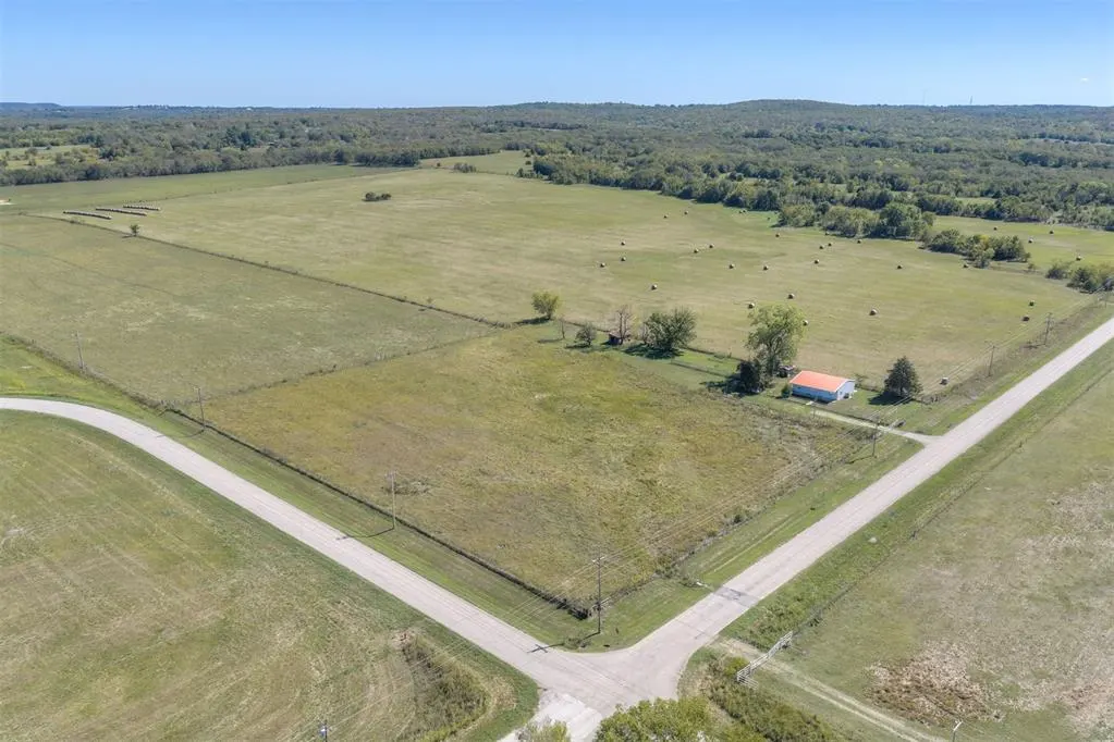 Photo 2 — 25080 Turkey Pen Hollow Road, Henryetta, OK 74437