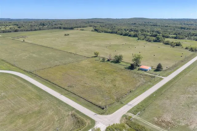 Photo 2 — 25080 Turkey Pen Hollow Road, Henryetta, OK 74437