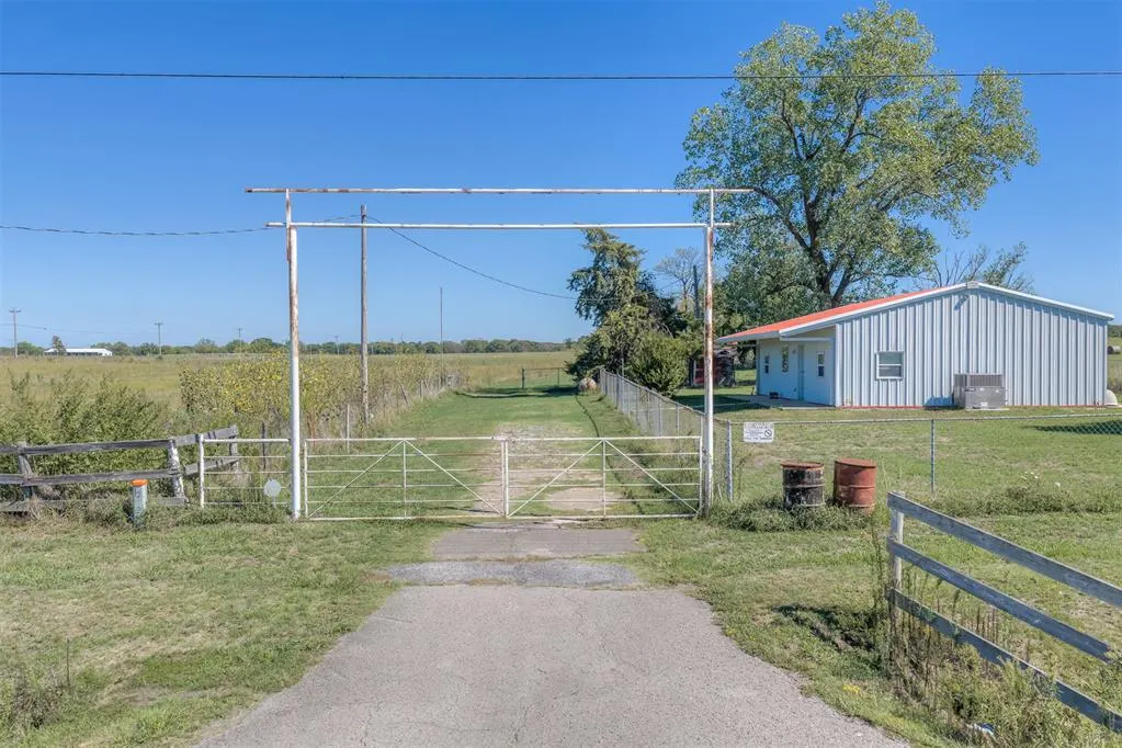 Photo 5 — 25080 Turkey Pen Hollow Road, Henryetta, OK 74437