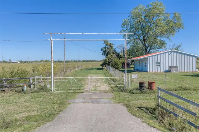 Photo 5 — 25080 Turkey Pen Hollow Road, Henryetta, OK 74437