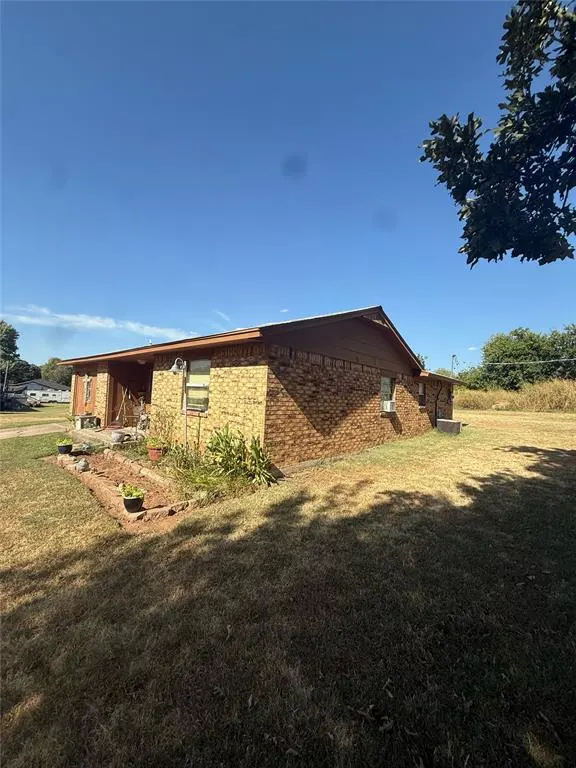 Photo 2 — 9050 N Triple X Road, Jones, OK 73049