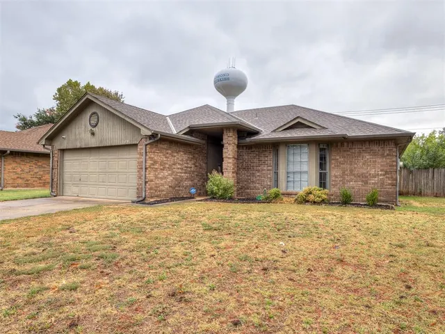 Photo 2 — 1108 Earl A Rodkey Drive, Edmond, OK 73003