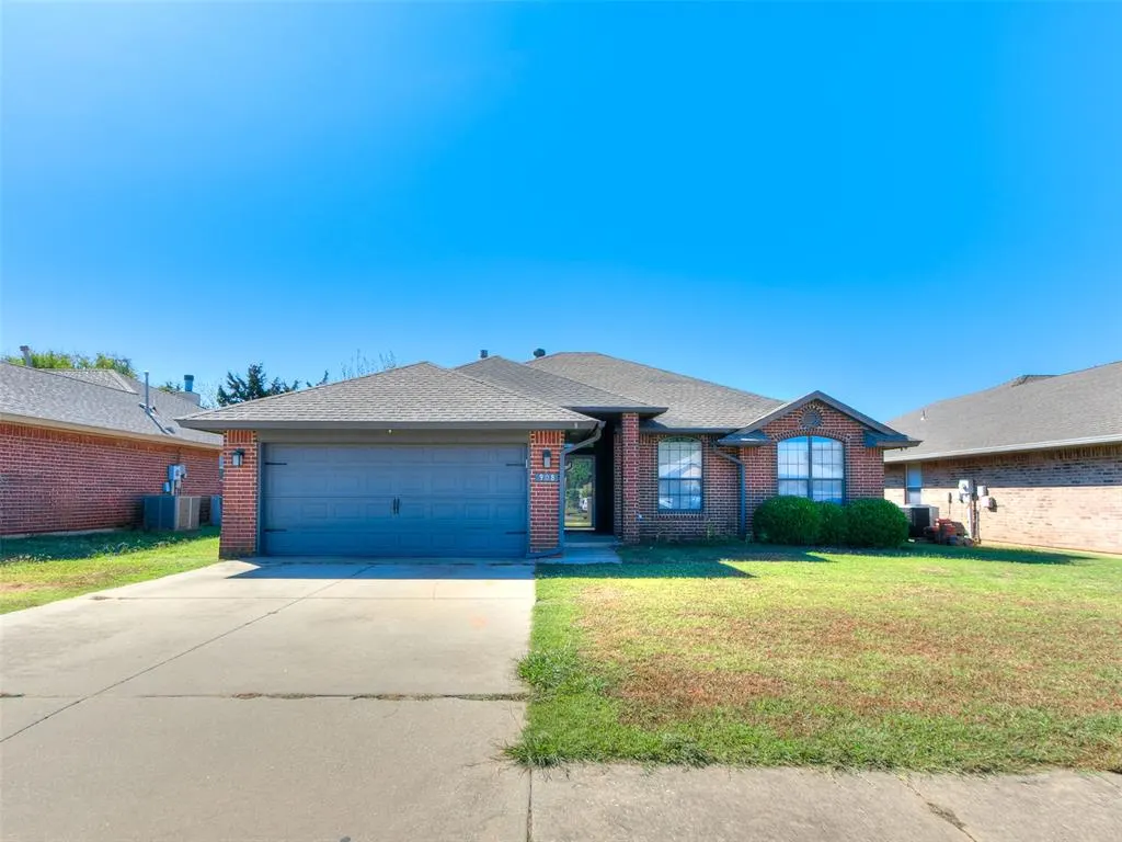 Front exterior — 908 SE 38th Street, Moore, OK 73160