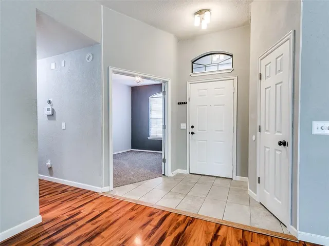 Photo 2 — 908 SE 38th Street, Moore, OK 73160