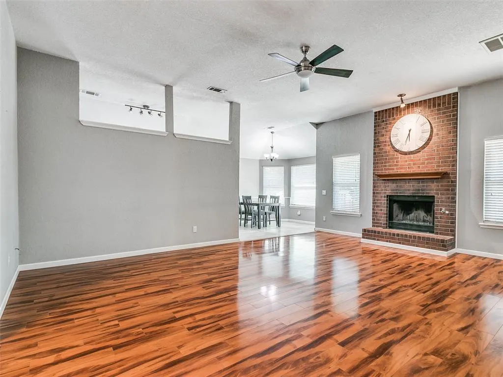 Photo 3 — 908 SE 38th Street, Moore, OK 73160