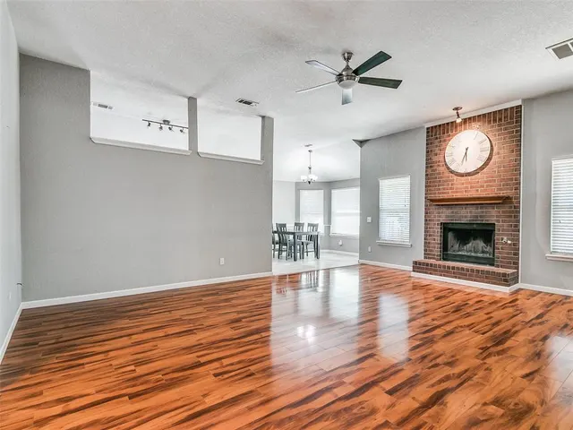 Photo 3 — 908 SE 38th Street, Moore, OK 73160