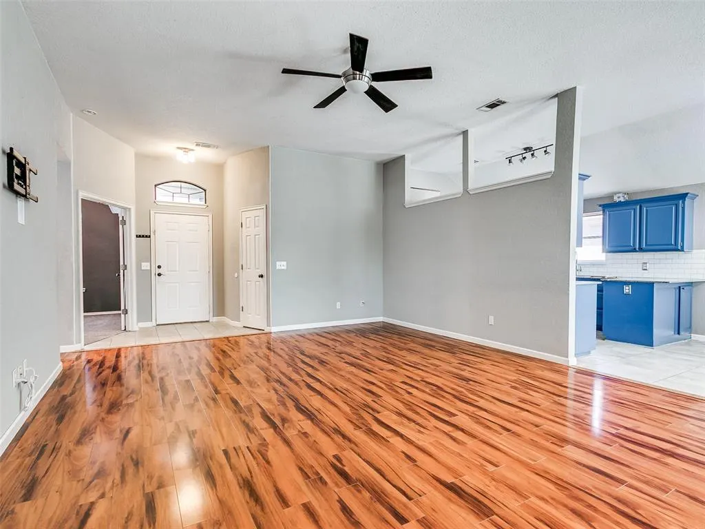Photo 4 — 908 SE 38th Street, Moore, OK 73160