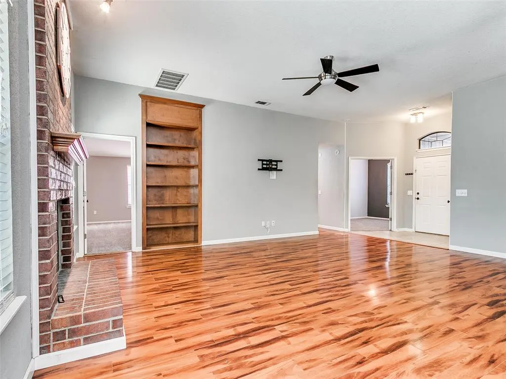 Photo 5 — 908 SE 38th Street, Moore, OK 73160