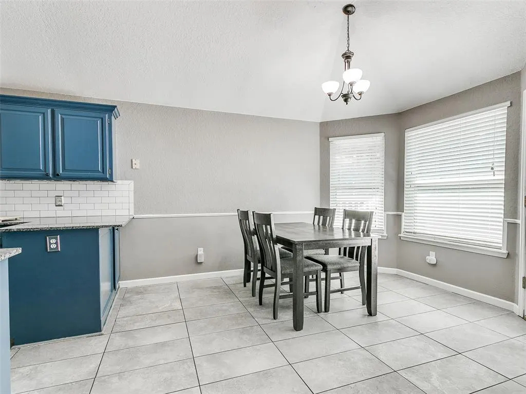 Photo 6 — 908 SE 38th Street, Moore, OK 73160
