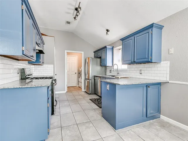Photo 7 — 908 SE 38th Street, Moore, OK 73160