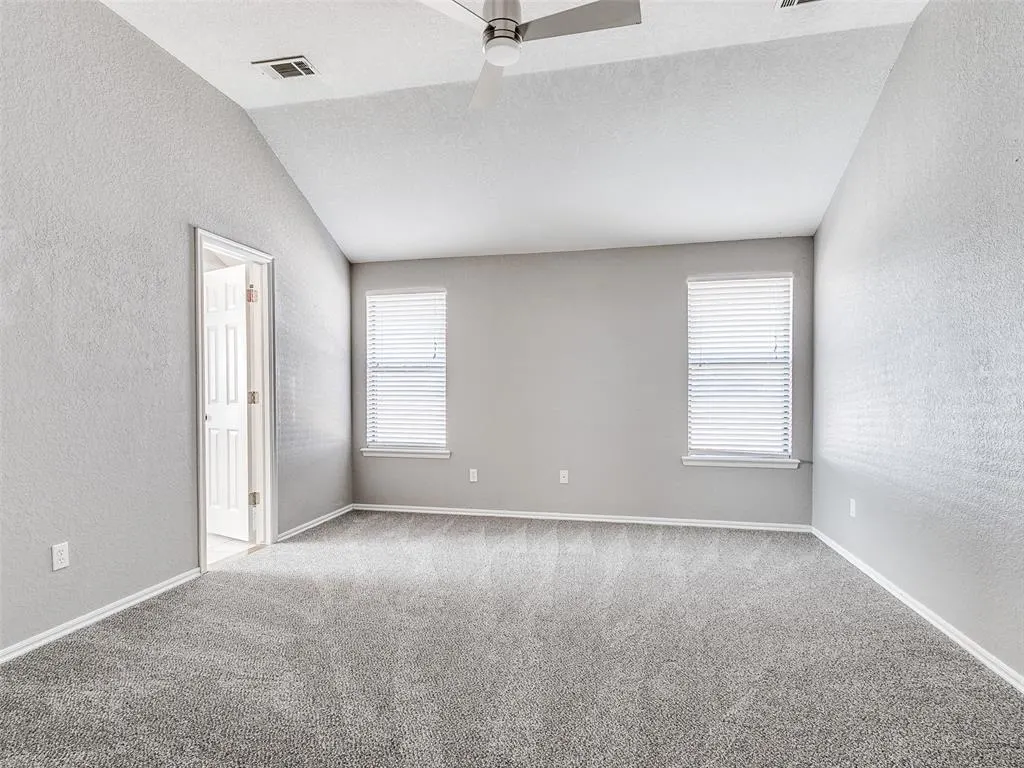 Photo 11 — 908 SE 38th Street, Moore, OK 73160