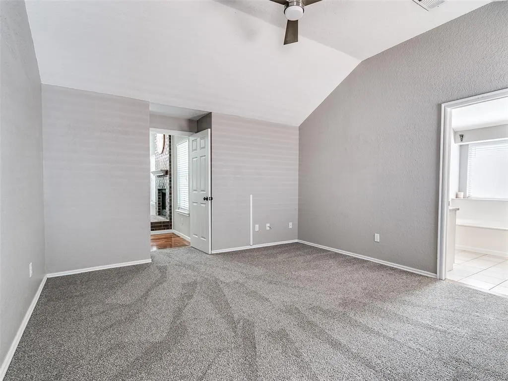 Photo 12 — 908 SE 38th Street, Moore, OK 73160