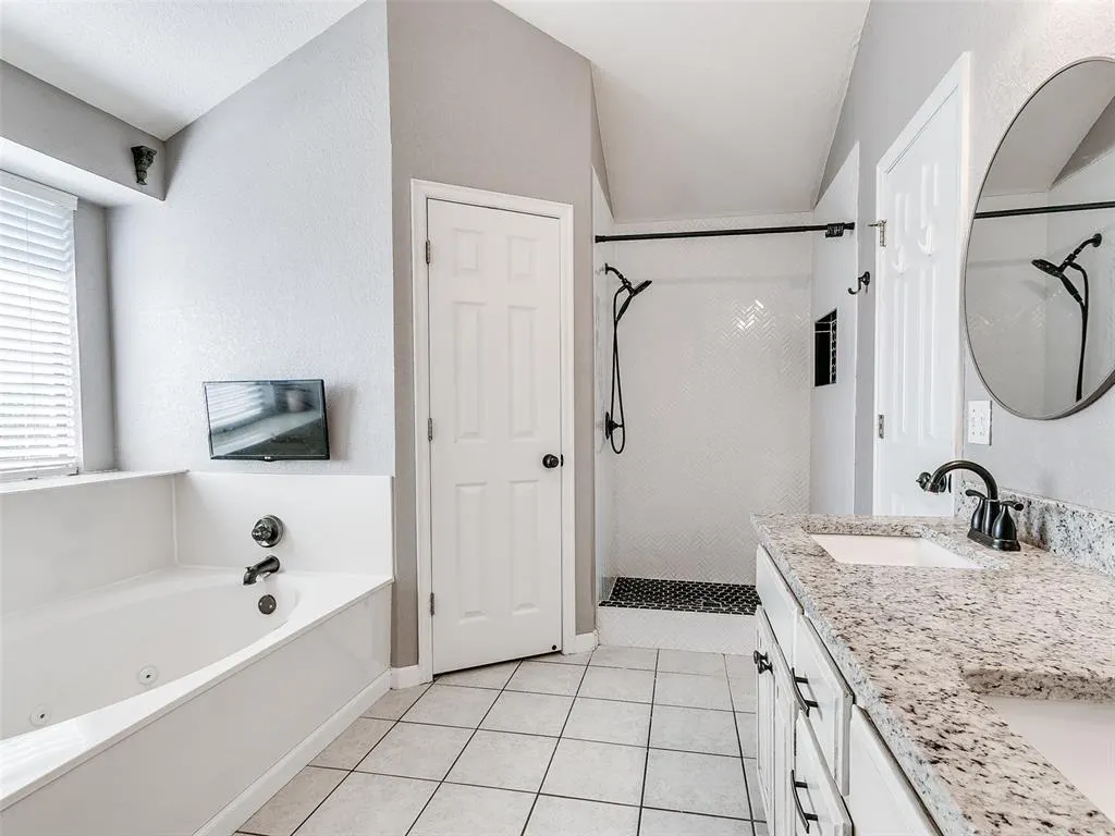 Photo 15 — 908 SE 38th Street, Moore, OK 73160