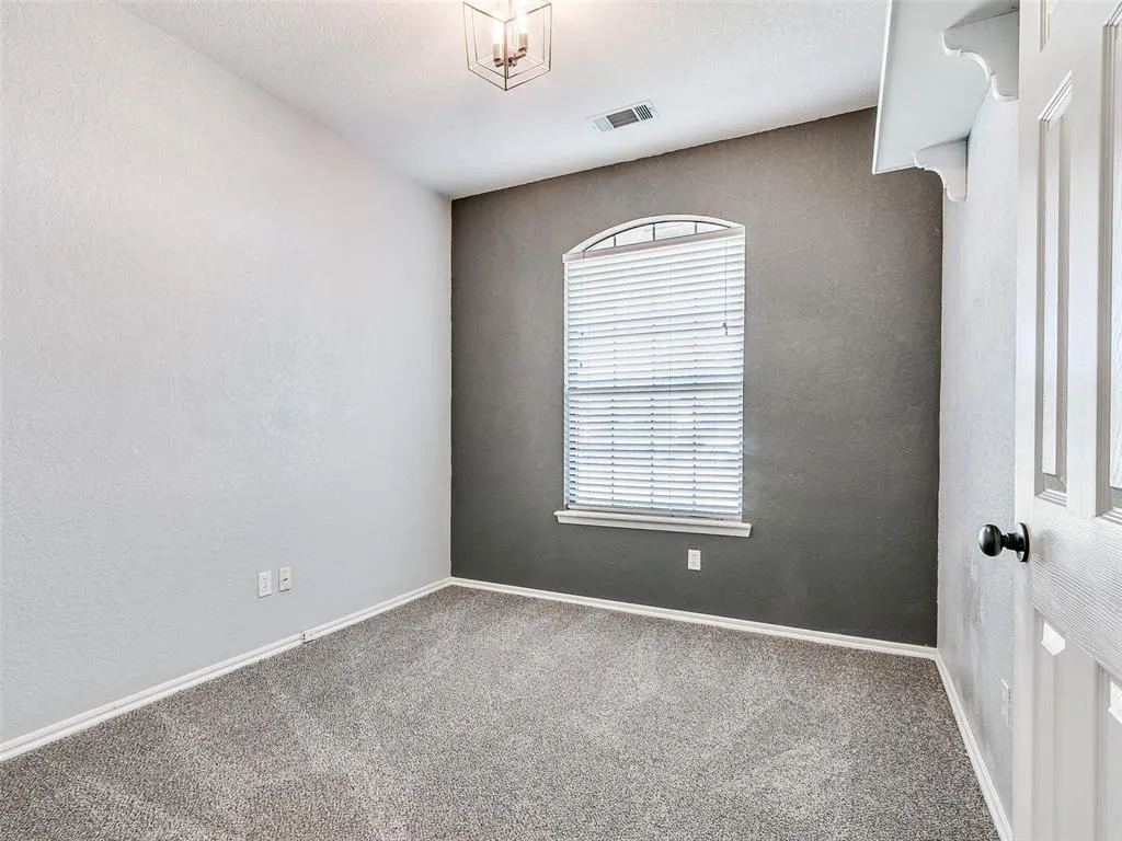 Photo 17 — 908 SE 38th Street, Moore, OK 73160