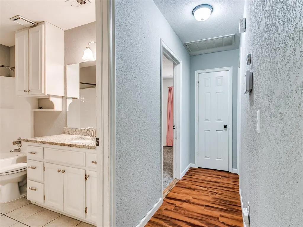 Photo 19 — 908 SE 38th Street, Moore, OK 73160
