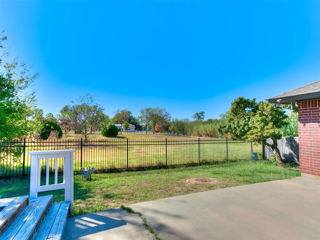 Photo 25 — 908 SE 38th Street, Moore, OK 73160