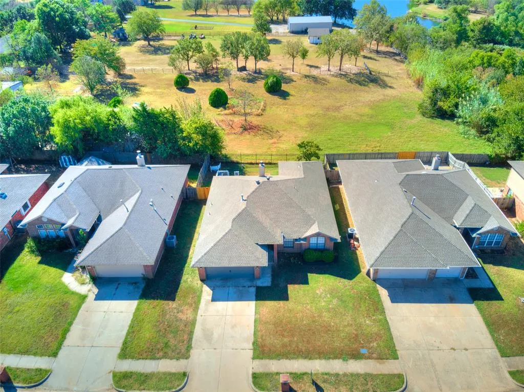 Photo 27 — 908 SE 38th Street, Moore, OK 73160