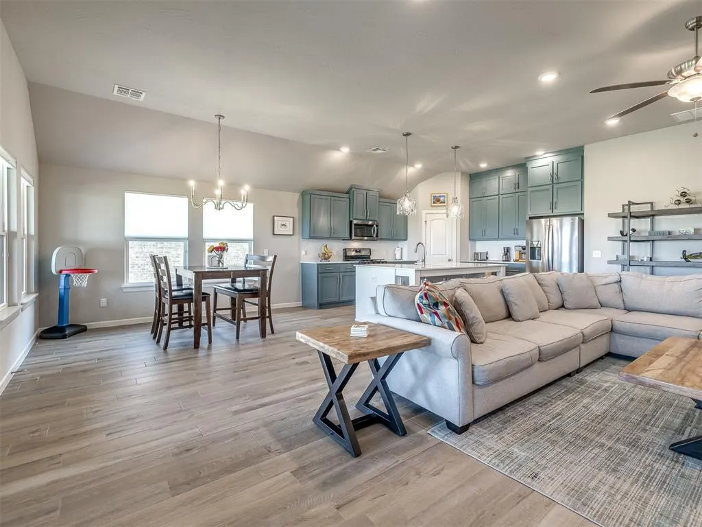 Photo 9 — 14905 Adelaide Lane, Oklahoma City, OK 73142
