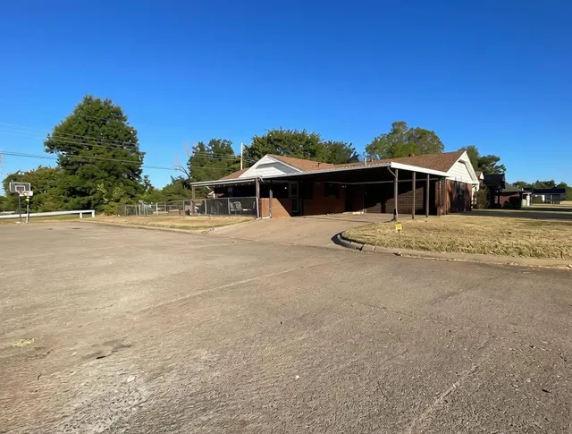 Photo 3 — 701 Moraine Avenue, Midwest City, OK 73130