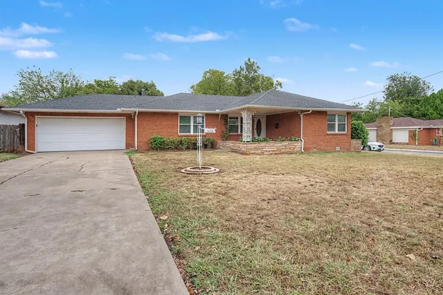 Photo 3 — 425 E Atkinson Drive, Midwest City, OK 73110