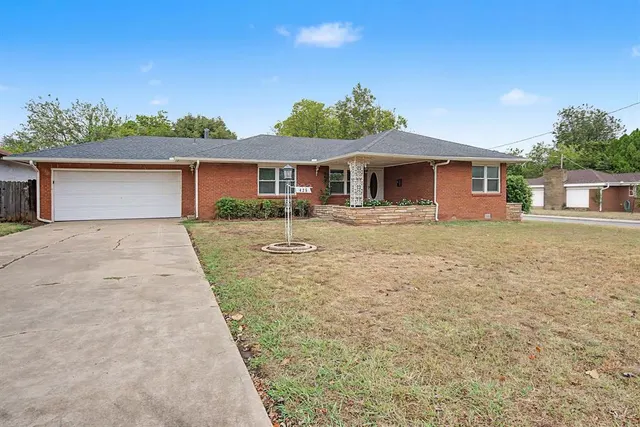 Photo 4 — 425 E Atkinson Drive, Midwest City, OK 73110