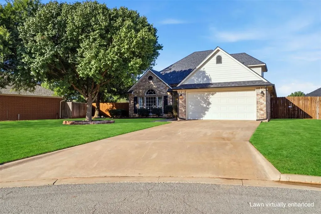Photo 2 — 3417 E Wendy Circle, Altus, OK 73521