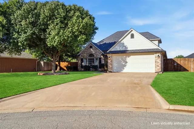 Photo 2 — 3417 E Wendy Circle, Altus, OK 73521