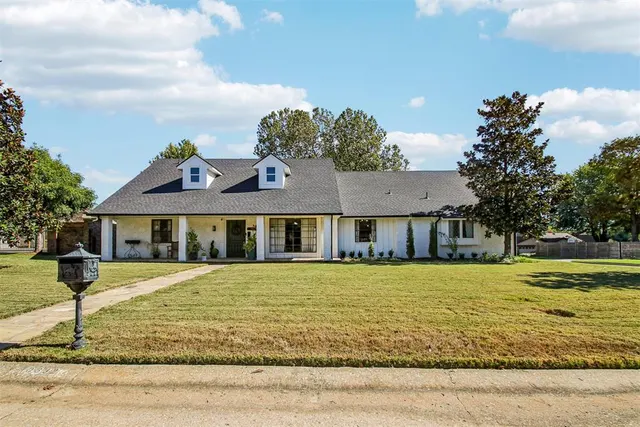 Photo 2 — 10632 Woodridden, Oklahoma City, OK 73170