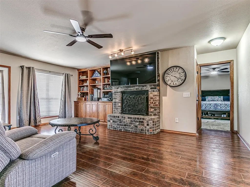 Photo 11 — 10025 Southern Creek Drive, Oklahoma City, OK 73165