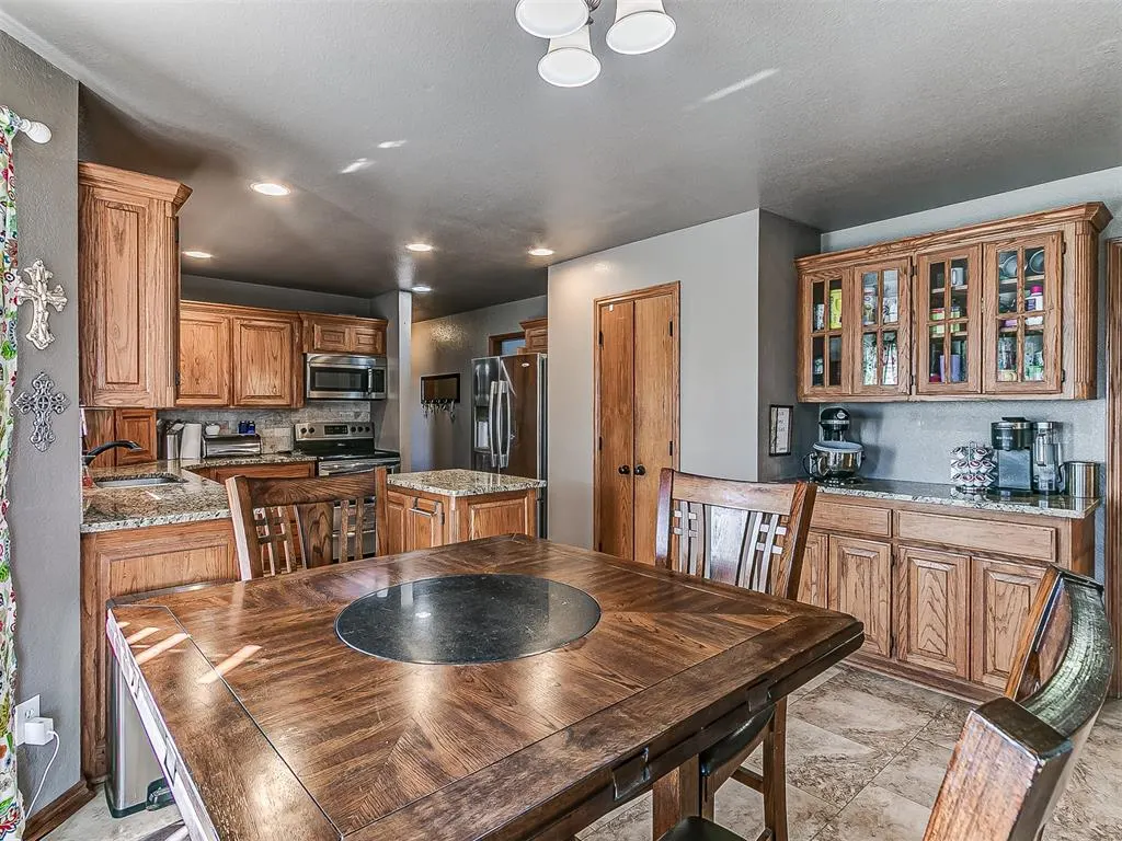 Photo 17 — 10025 Southern Creek Drive, Oklahoma City, OK 73165