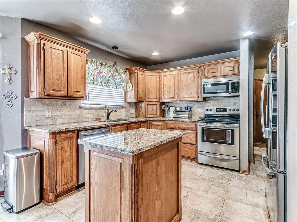 Photo 19 — 10025 Southern Creek Drive, Oklahoma City, OK 73165