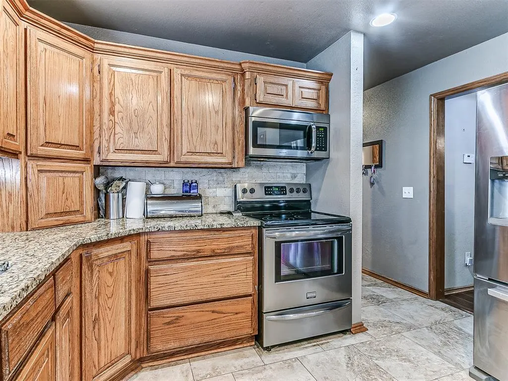 Photo 22 — 10025 Southern Creek Drive, Oklahoma City, OK 73165