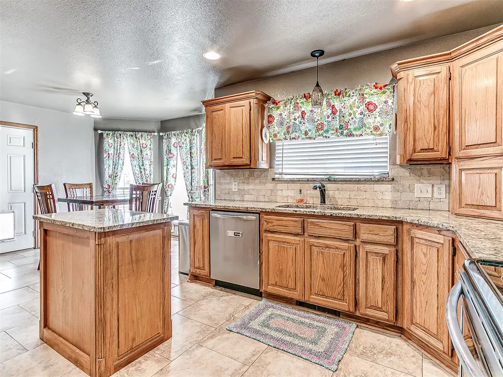 Photo 23 — 10025 Southern Creek Drive, Oklahoma City, OK 73165
