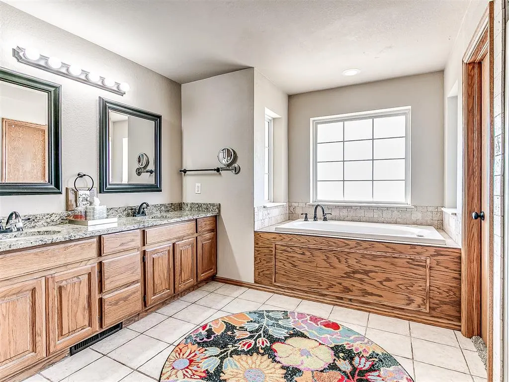 Photo 29 — 10025 Southern Creek Drive, Oklahoma City, OK 73165