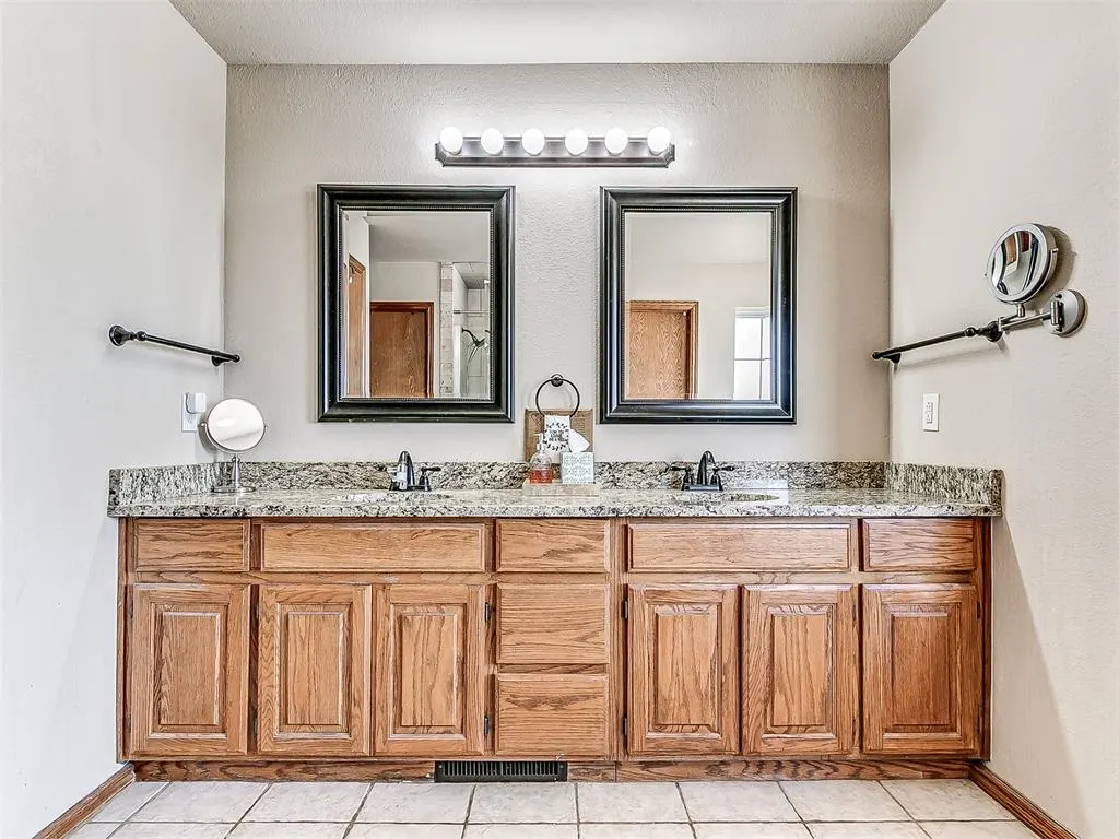 Photo 31 — 10025 Southern Creek Drive, Oklahoma City, OK 73165
