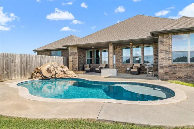 Photo 4 — 7188 Legacy Pointe Circle, El Reno, OK 73036