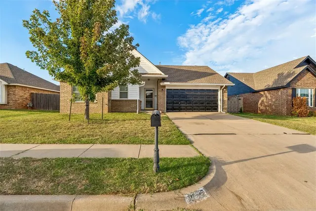 Photo 2 — 8605 SW 45th Terrace, Oklahoma City, OK 73179