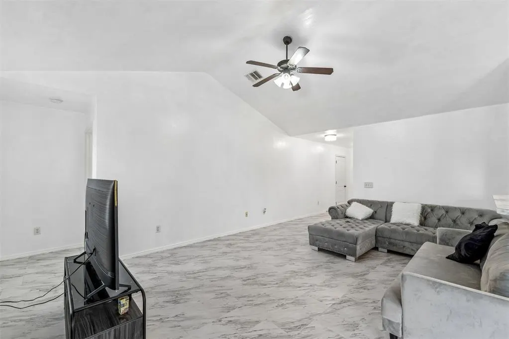 Photo 10 — 8605 SW 45th Terrace, Oklahoma City, OK 73179