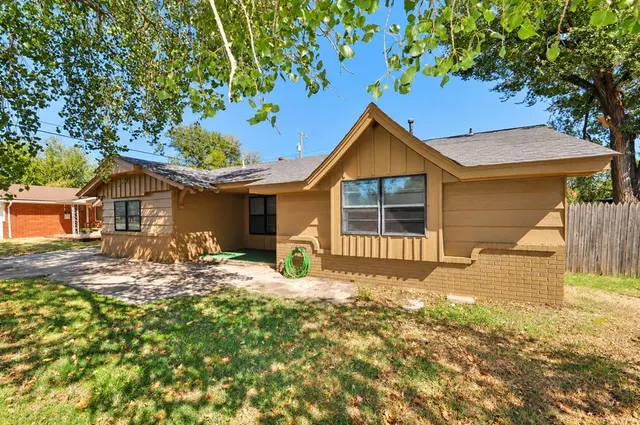 Photo 2 — 702 N Nail Parkway, Moore, OK 73160