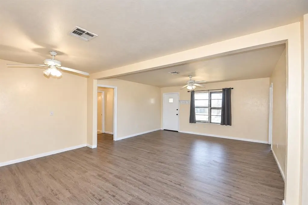 Photo 3 — 702 N Nail Parkway, Moore, OK 73160
