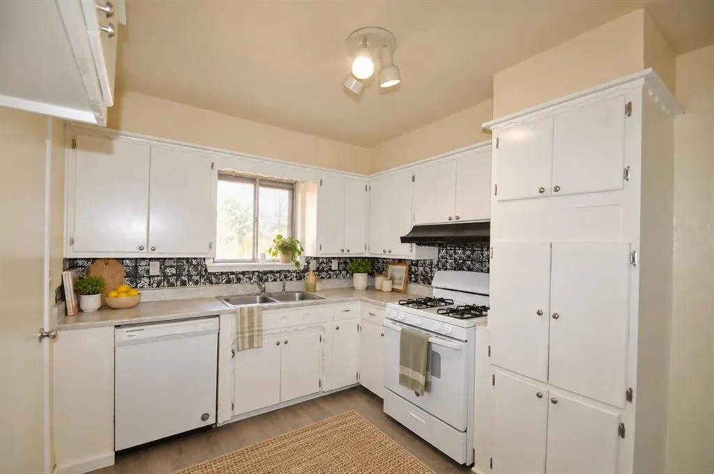 Photo 6 — 702 N Nail Parkway, Moore, OK 73160