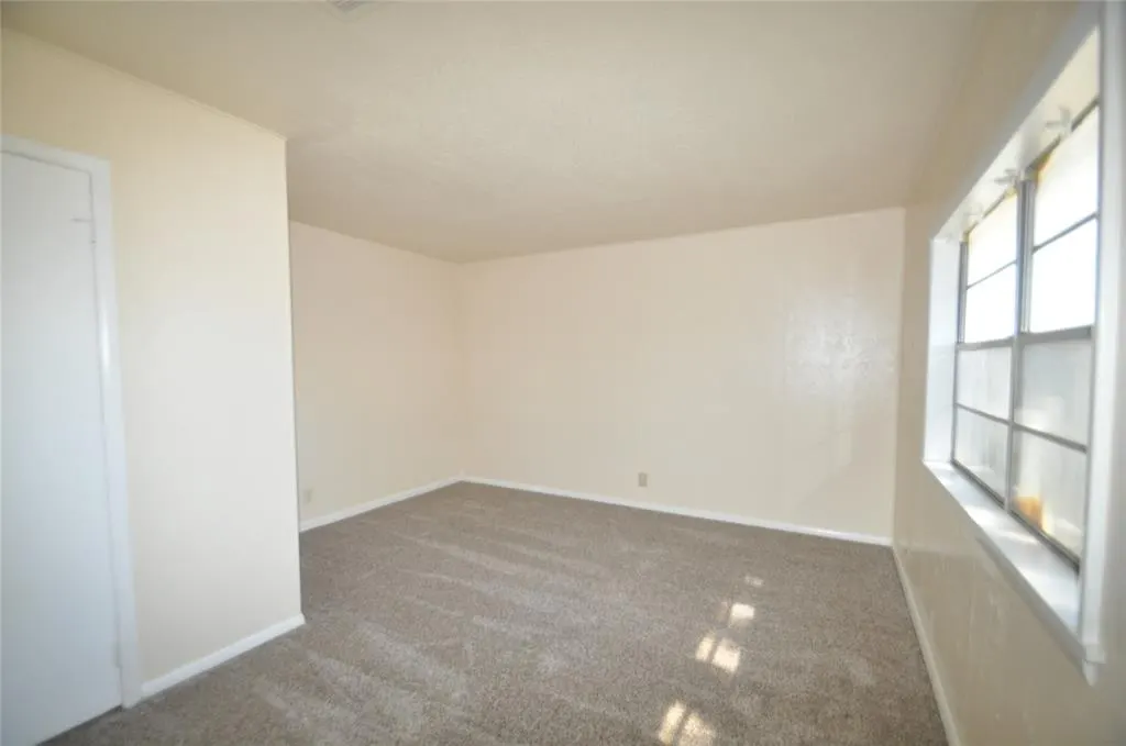 Photo 15 — 702 N Nail Parkway, Moore, OK 73160